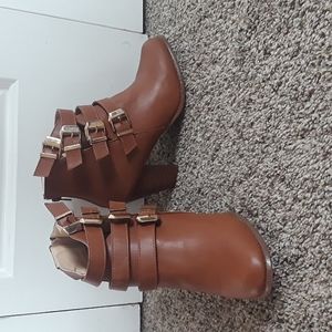 Closed toe 2 inch heel bootie